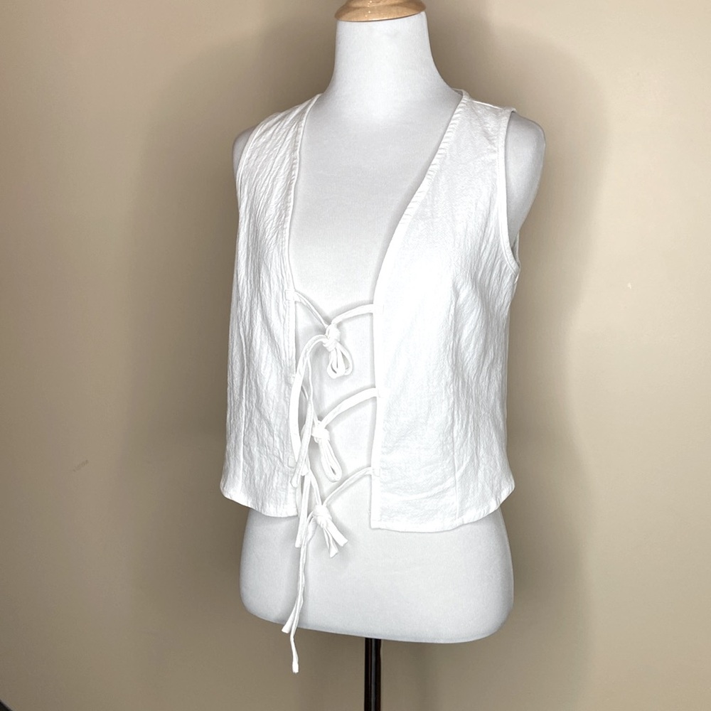 NWOT, tie front top, white, size XS, from a smoke free and pet free home. Cute!